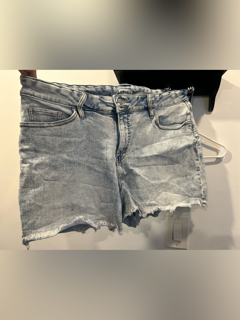 Light Wash Denim Cutoff Shorts - (Light Blue)